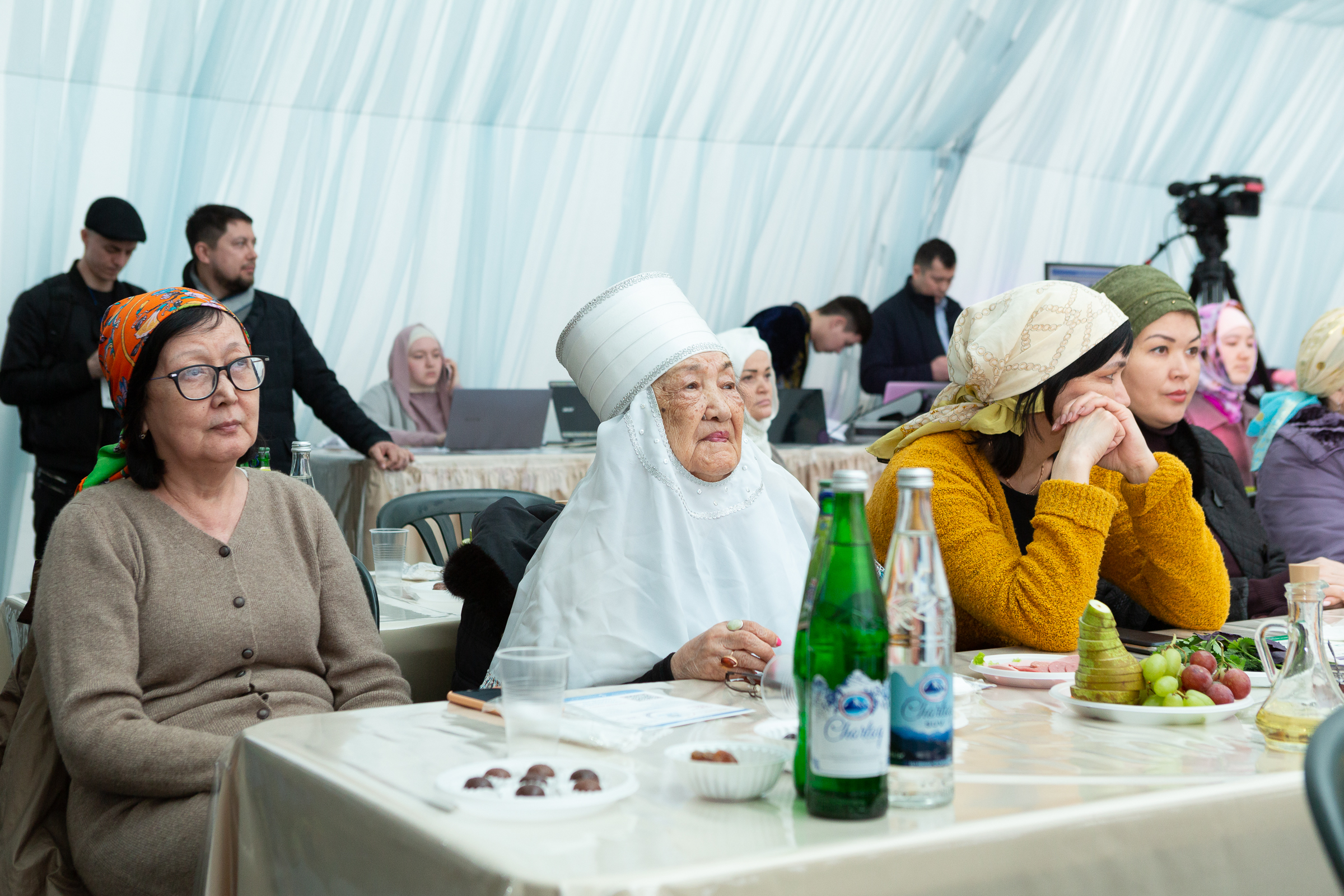 Рамадан в 2025 году начало. Шатер Рамадана. Ифтар шатер Рамадана в Москве. Рамазан 2023 Москва. Шатер для праздника.